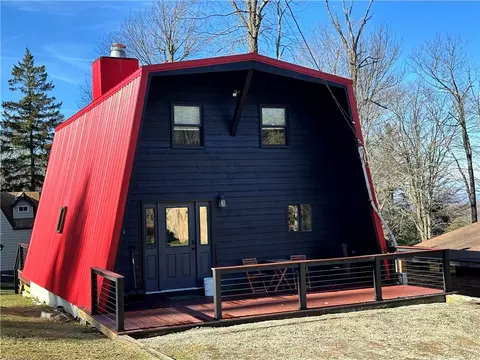 15 Snow Drift Ln, Champion, PA 15622