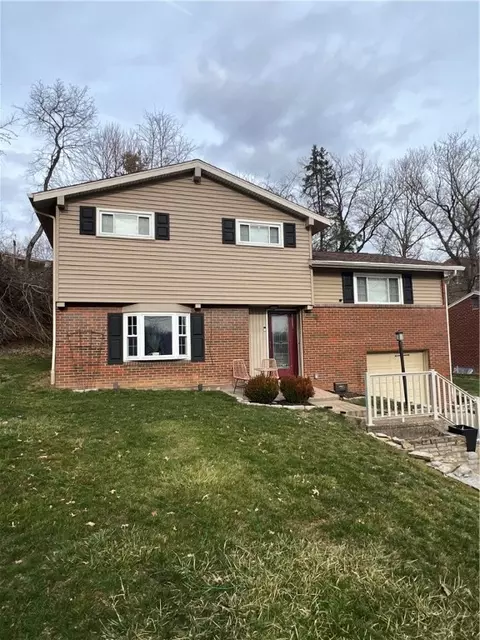 886 Maplewood Dr, Pittsburgh, PA 15234