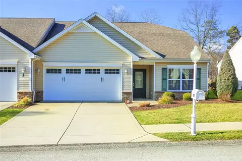 427 Chestnut Ln, Apollo, PA 15613