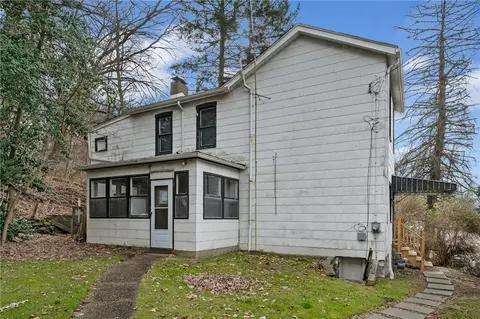 2215 Denlin St, Pittsburgh, PA 15216