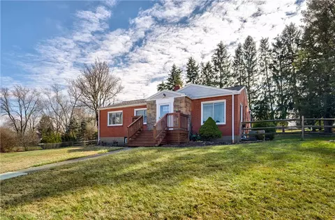 1572 Crestview Dr, Pittsburgh, PA 15237