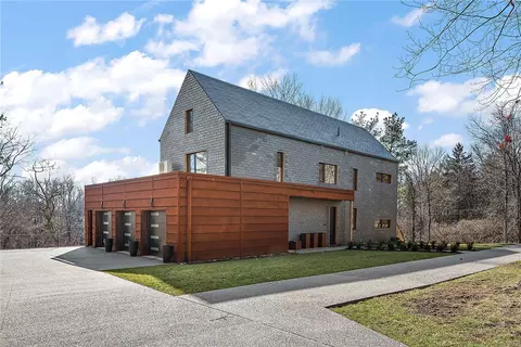 98 Legacy Dr, Sewickley, PA 15143