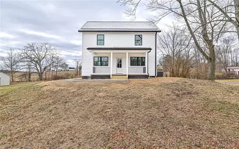 2002 Harlansburg Rd, New Castle, PA 16101