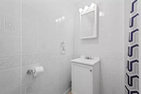 Bath - 299 15th St, Monaca, PA 15061 photo 3 of 3