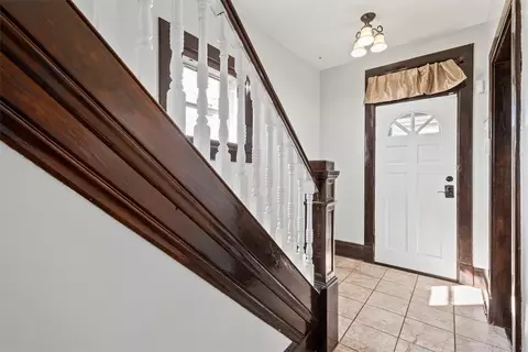 Entry Way - 299 15th St, Monaca, PA 15061 photo 3 of 4