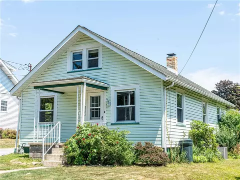 2802 Craighead Ln, Beaver Falls, PA 15010
