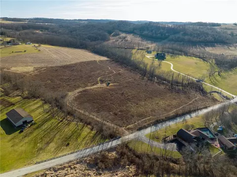 121 Calvary Hill Rd, Latrobe, PA 15650