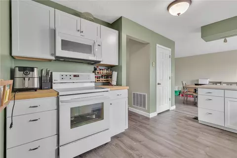 Kitchen - 154 Cedar Ridge Dr, Monaca, PA 15061 photo 2 of 6