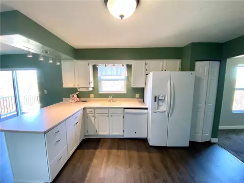 Kitchen - 154 Cedar Ridge Dr, Monaca, PA 15061 photo 4 of 6