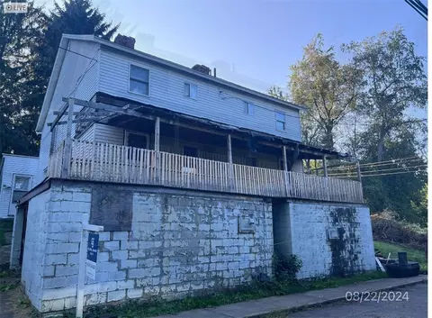 43 Cherry St, Ellsworth, PA 15331