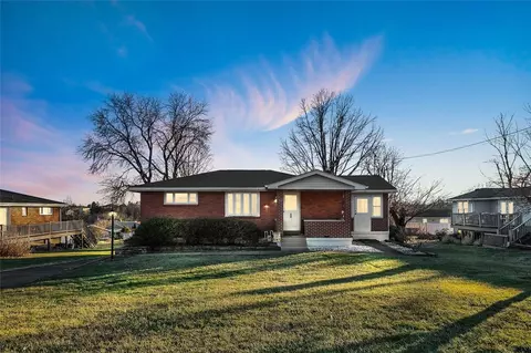 1532 Marion Dr, Finleyville, PA 15332
