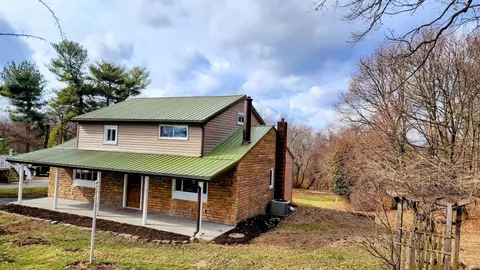 509 Finnin Rd, New Kensington, PA 15068