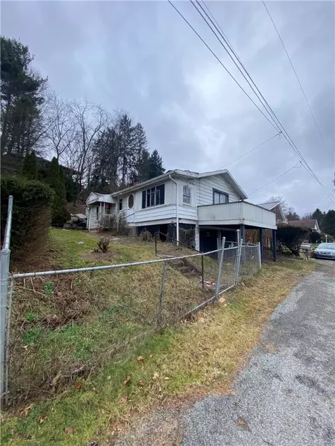 124 Orchard St, Apollo, PA 15613