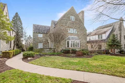135 Longuevue Dr, Pittsburgh, PA 15228