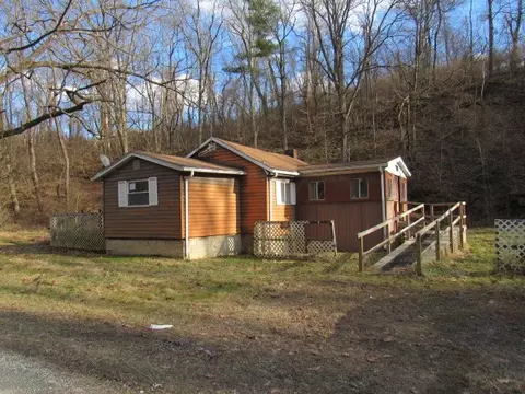 105 Raineytown Rd, Dawson, PA 15428