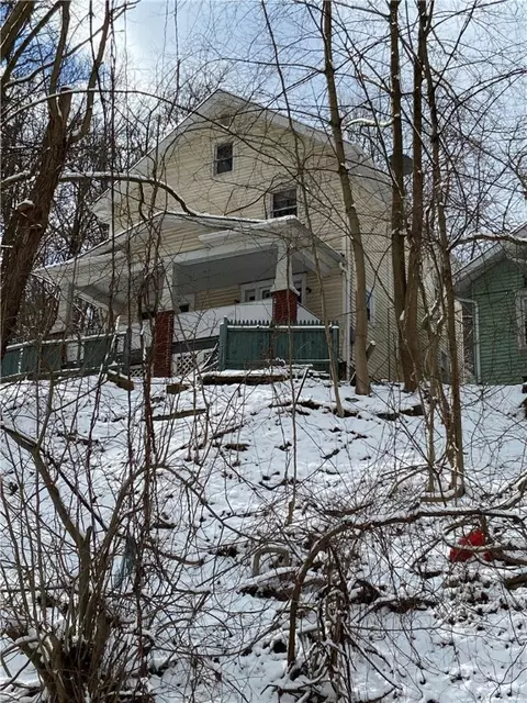 126 Spring St, Aliquippa, PA 15001