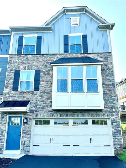 1000 Spinosa Ln, Jeannette, PA 15644