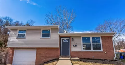 22 Riviera Rd, Pittsburgh, PA 15239