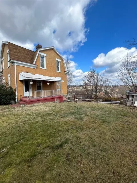 Exterior - 2006 Willow St, Braddock, PA 15104 photo 2 of 4