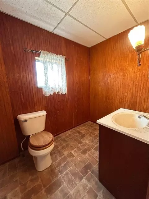 Bath - 2006 Willow St, Braddock, PA 15104 photo 1 of 2