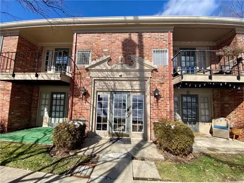 960 Chatham Park Dr #J, Pittsburgh, PA 15216