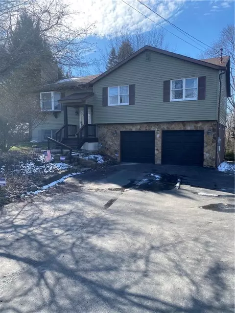 4418 Ellwood Rd, New Castle, PA 16101