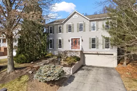 130 Vista Dr, Canonsburg, PA 15317