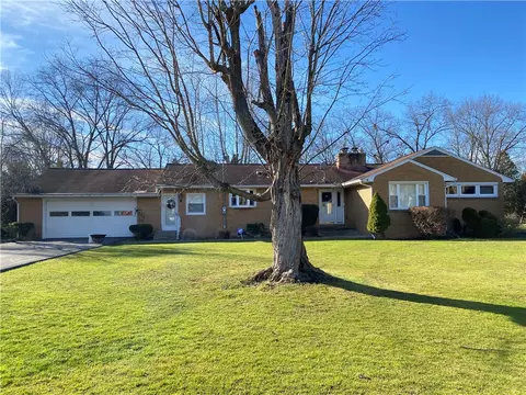 8 Buena Vista Dr, Greenville, PA 16125