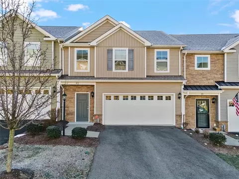 43 Remington Dr, Washington, PA 15301