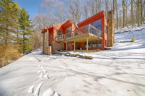 155 Imperial Rd, Hidden Valley, PA 15502