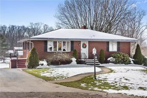 11 Melinda St, Hopwood, PA 15445