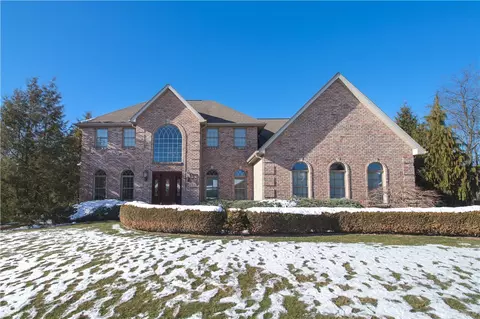 9831 Fox Chase Dr, North Huntingdon, PA 15642