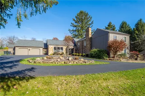 233 Saint Ives Dr, Greensburg, PA 15601