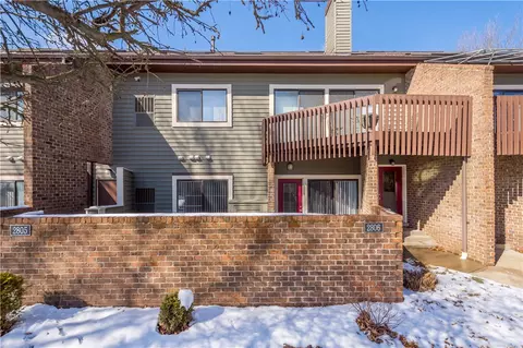 2805 Leona Ln, Coraopolis, PA 15108