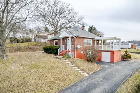 1059 Summit Dr, Greensburg, PA 15601