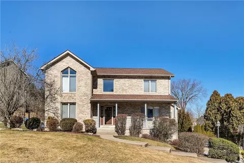 521 Rockland Dr, Pittsburgh, PA 15239