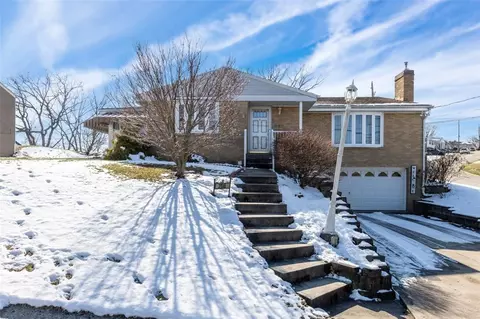 266 Crestvue Dr, Bridgeville, PA 15017
