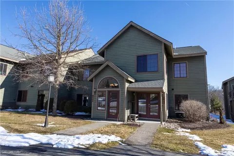 5142 Summit Pl, Hidden Valley, PA 15502