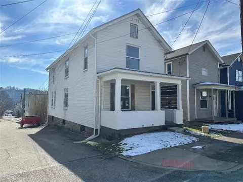 622 Roup St, Tarentum, PA 15084