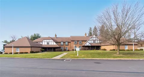 240 Windsor Rdg #33, New Castle, PA 16105