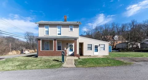 672 Chestnut St, Baden, PA 15005
