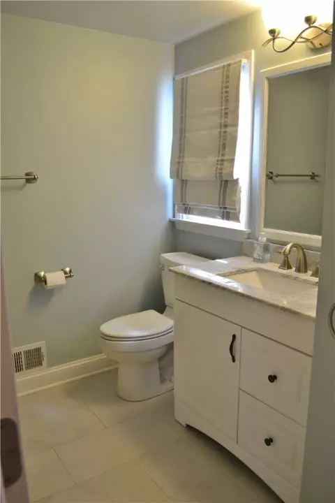 Bath - 5919 Graybrooke Dr, Export, PA 15632 photo 2 of 2