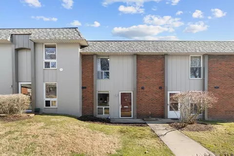 304 College Park Dr, Coraopolis, PA 15108