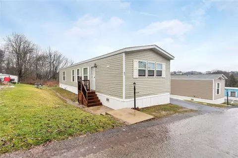 65 Country Club Dr, Oakdale, PA 15071