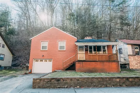 475 Crawford Run Rd, Creighton, PA 15030