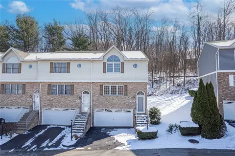 2622 Birchwood Ln, Oakdale, PA 15071
