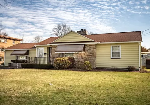 212 Boyd Dr, Hermitage, PA 16148