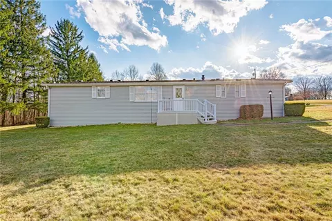 1683 Crestview Dr, Apollo, PA 15613