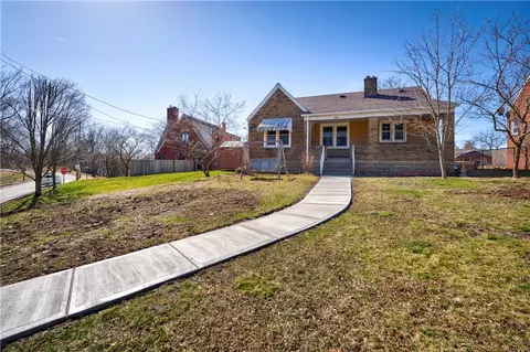 2024 Warriors Rd, Pittsburgh, PA 15205