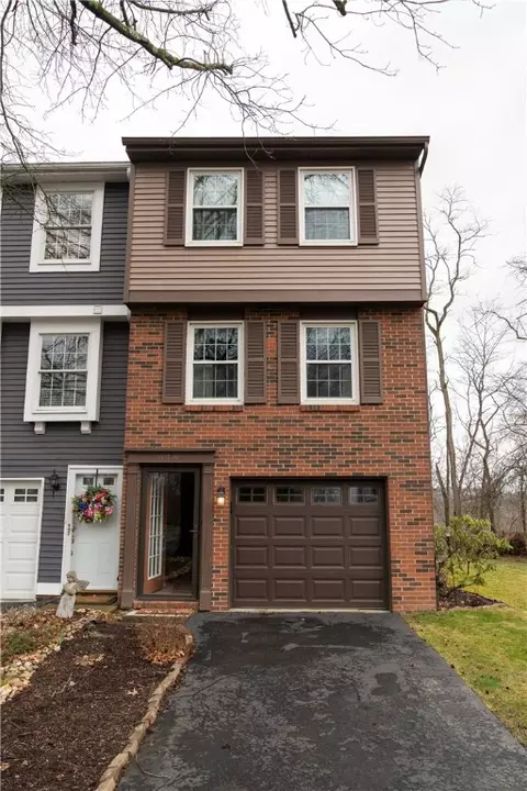 375 W Redrome, Bridgeville, PA 15017